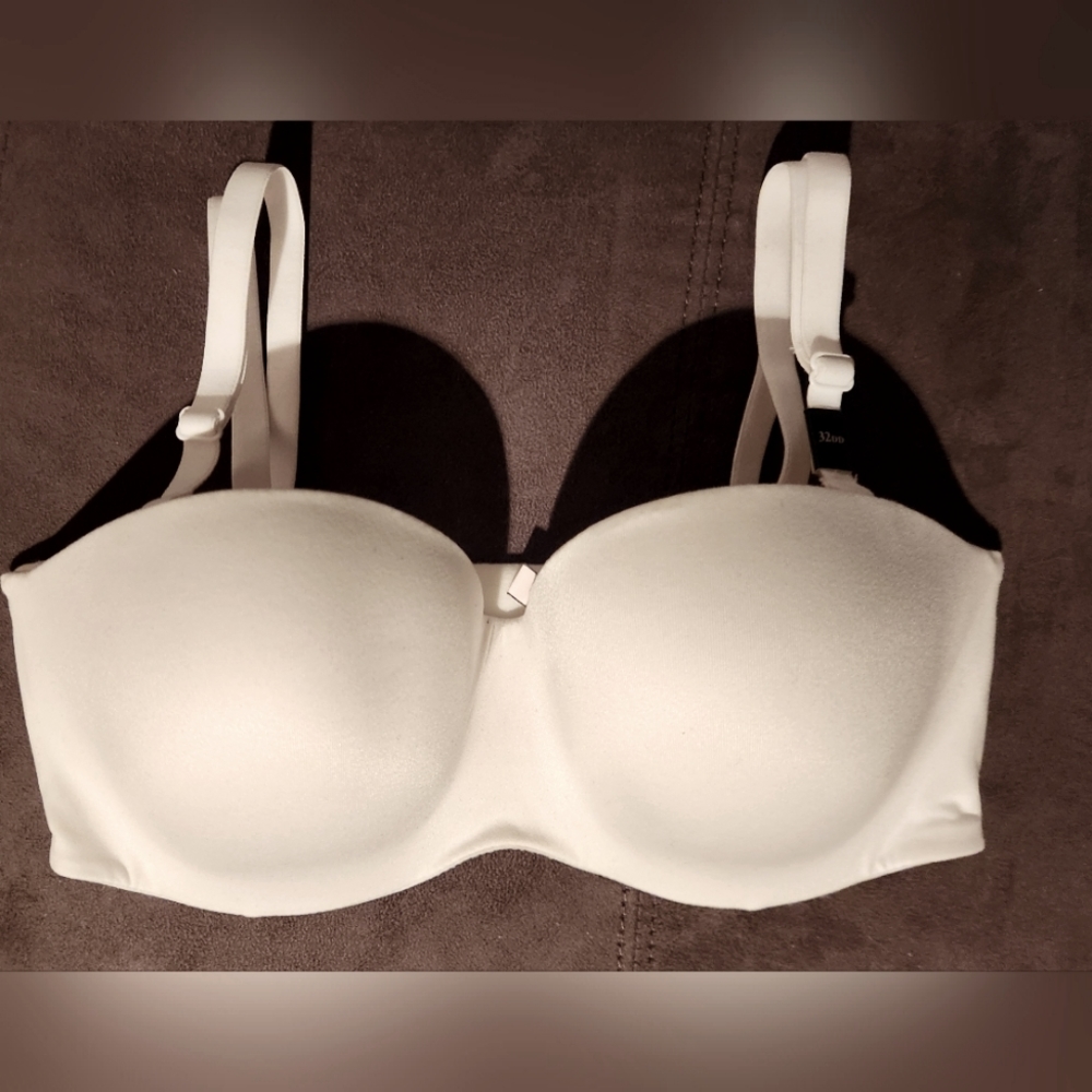Body By Victoria White Strapless Bra NWOT